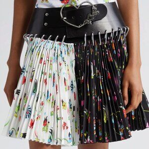 CHOPOVA LOWENA - DISNEY Daisy Duck Pleated Carabiner Belted Miniskirt